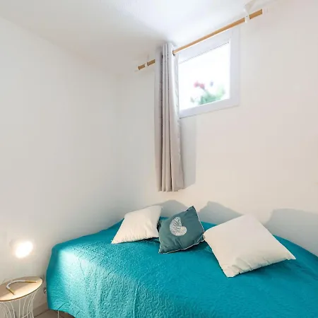 Turquoise-10 By Interhome *