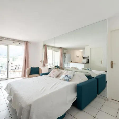 Turquoise-10 By Interhome *